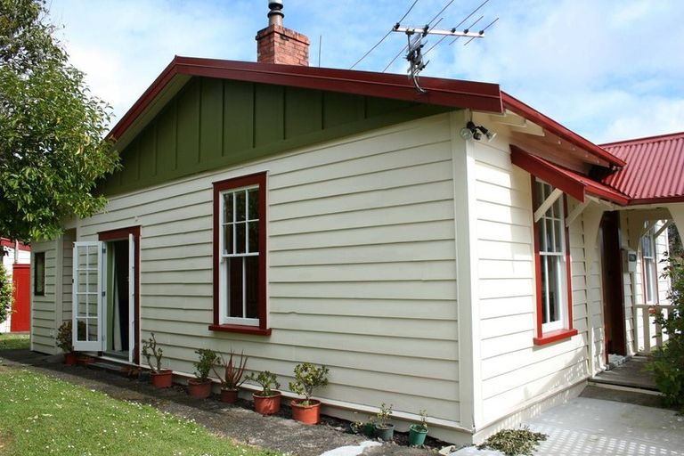 Photo of property in 36 Newington Road, Henderson, Auckland, 0612