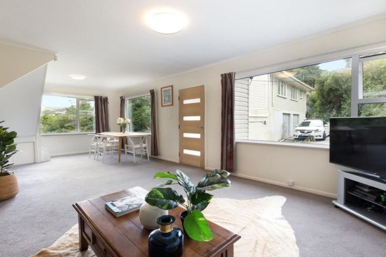 Photo of property in 34 Lyndhurst Road, Tawa, Wellington, 5028