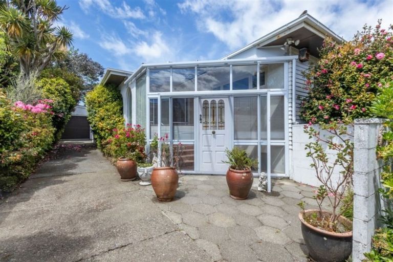 Photo of property in 5 Hollies Crescent, Johnsonville, Wellington, 6037