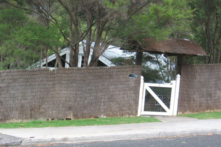 Photo of property in 3 Caram Place, Birkenhead, Auckland, 0626