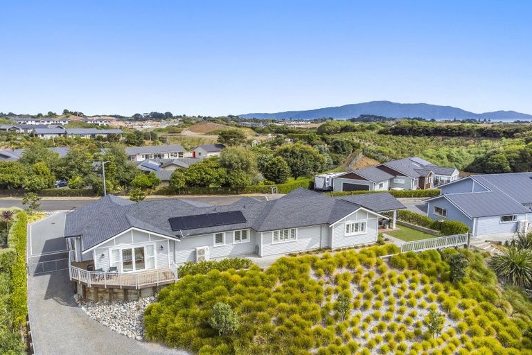 Photo of property in 7 Lamont Place, Waikanae, 5036