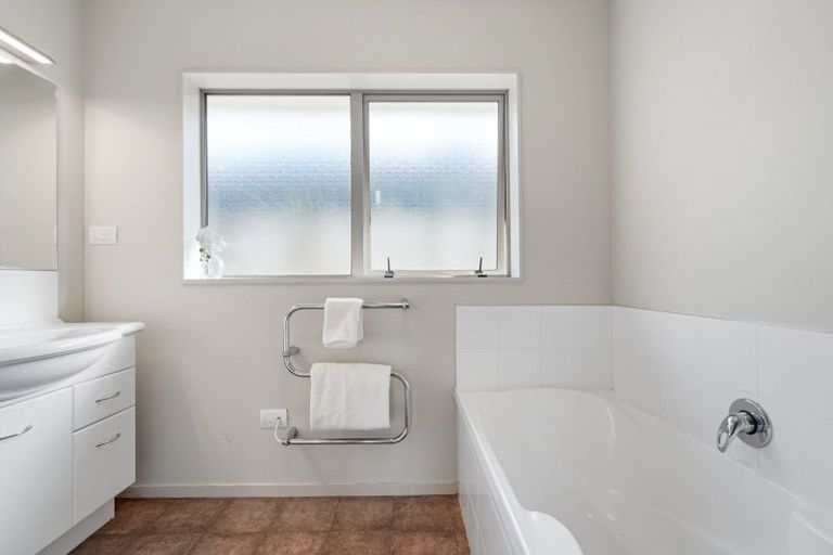 Photo of property in 30 Kereru Place, Pyes Pa, Tauranga, 3112