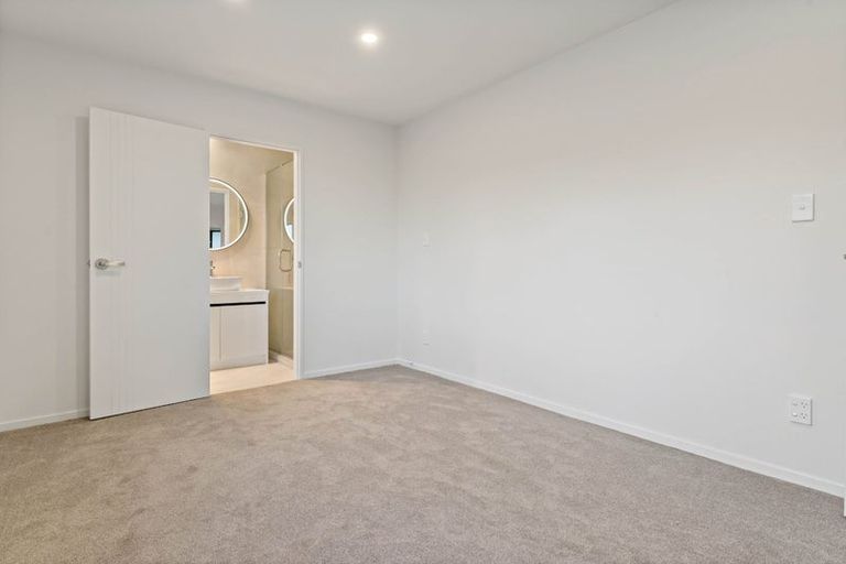 Photo of property in 1/16 Binsted Road, New Lynn, Auckland, 0600