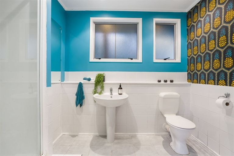 Photo of property in 21 Holt Avenue, Torbay, Auckland, 0630