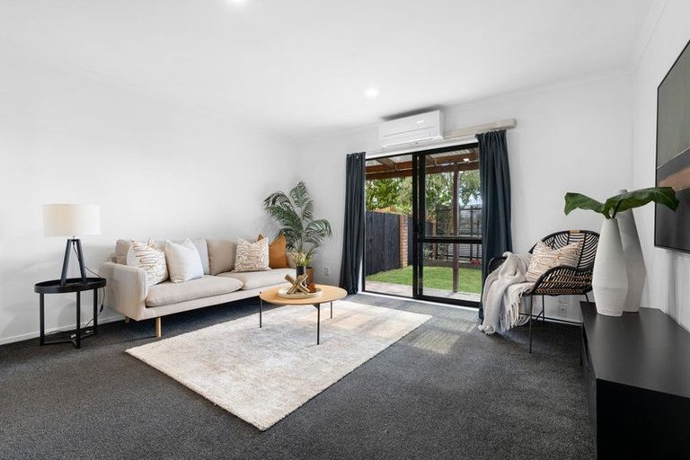 Photo of property in 3/4 Charlenne Close, Ranui, Auckland, 0612
