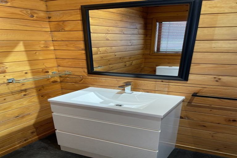 Photo of property in 261 Great North Road, Henderson, Auckland, 0612