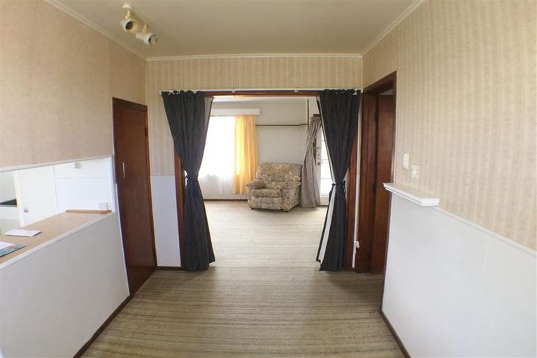 Photo of property in 23 Ward Crescent, Te Atatu Peninsula, Auckland, 0610