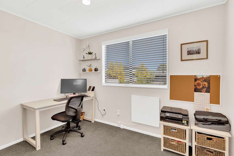 Photo of property in 6 Mercury Street, Milson, Palmerston North, 4414