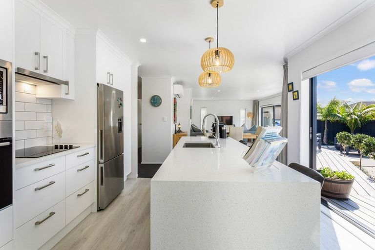 Photo of property in 20 Lillian Place, Orewa, 0931