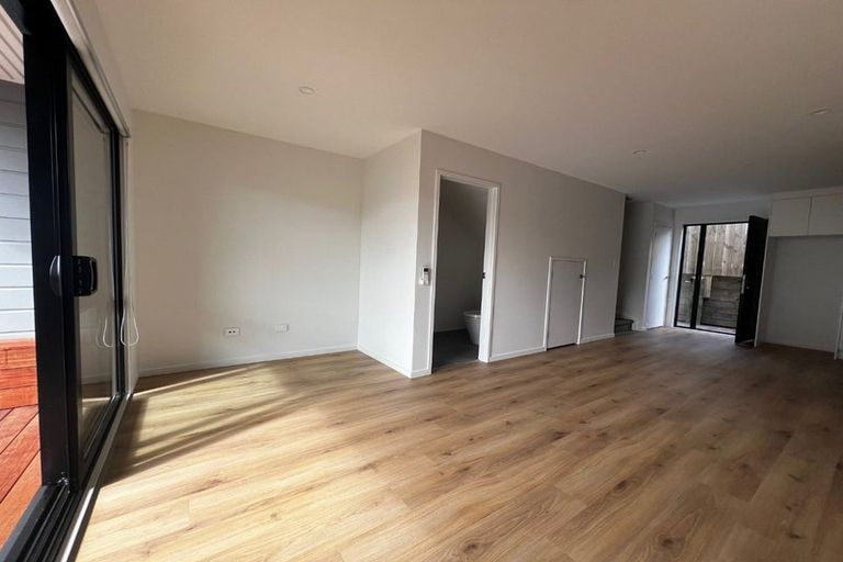 Photo of property in 21 Divich Avenue, Te Atatu South, Auckland, 0610