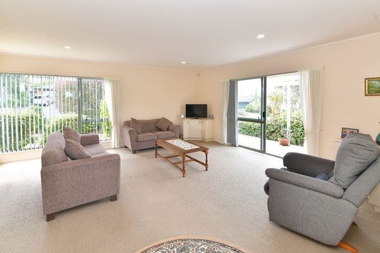 Photo of property in 9 Kath Hopper Drive, Orewa, 0931