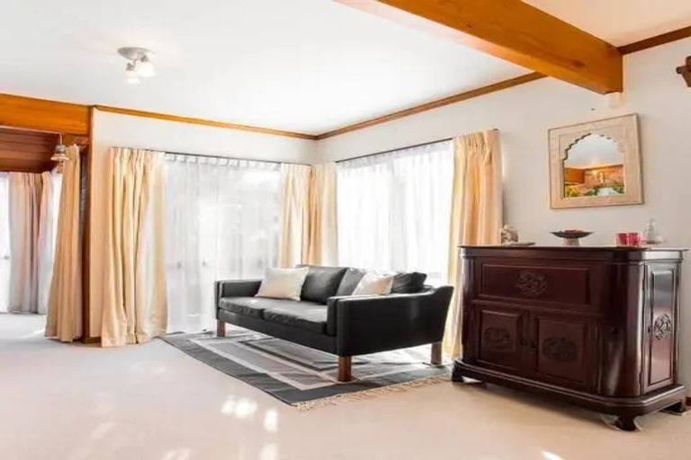 Photo of property in 7 Sunrise Lane, Te Atatu South, Auckland, 0610