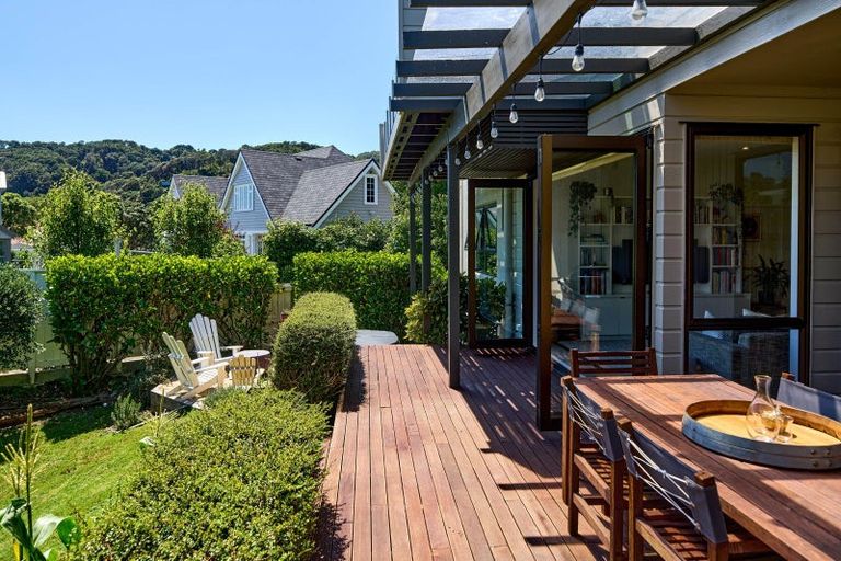 Photo of property in 8 Cheviot Road, Lowry Bay, Lower Hutt, 5013