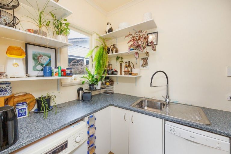 Photo of property in 85 Shamrock Street, Takaro, Palmerston North, 4412