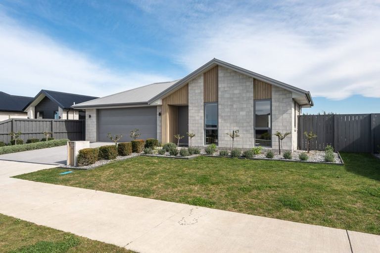 Photo of property in 21 Hotere Street, Rangiora, 7400