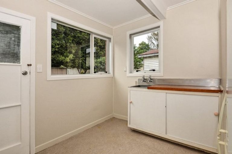 Photo of property in 25 Graham Avenue, Te Atatu Peninsula, Auckland, 0610