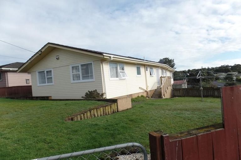 Photo of property in 14 Helena Street, Massey, Auckland, 0614