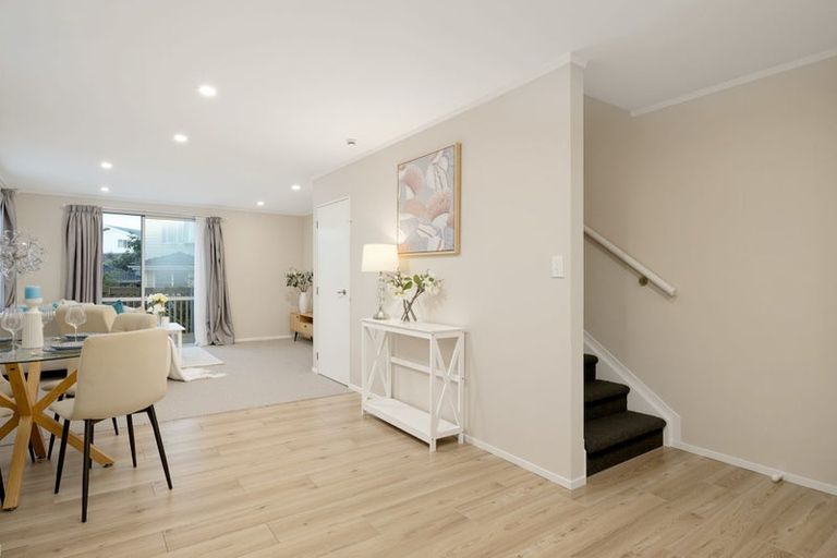 Photo of property in 11 Manatu Lane, Kelston, Auckland, 0602