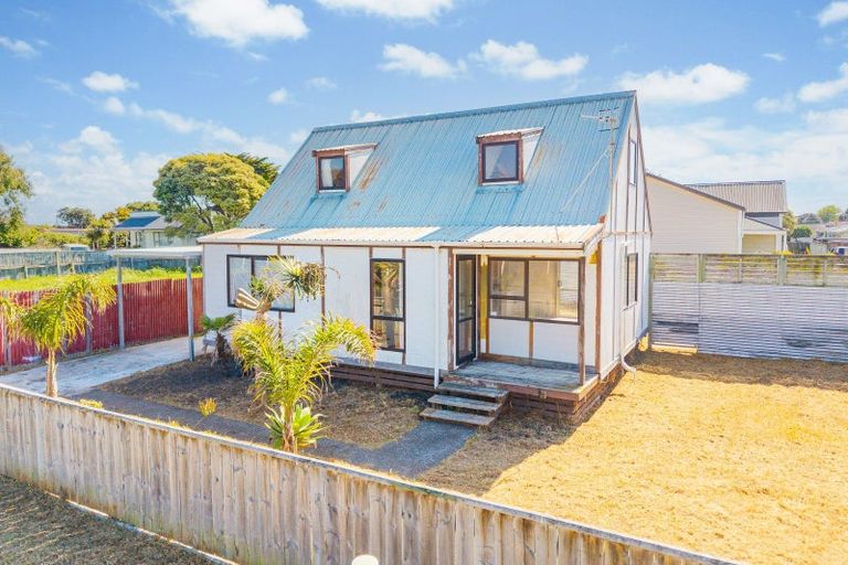 Photo of property in 15 Waitai Street, Castlecliff, Whanganui, 4501