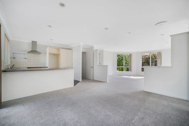 Photo of property in 5 Kasia Close, Massey, Auckland, 0614