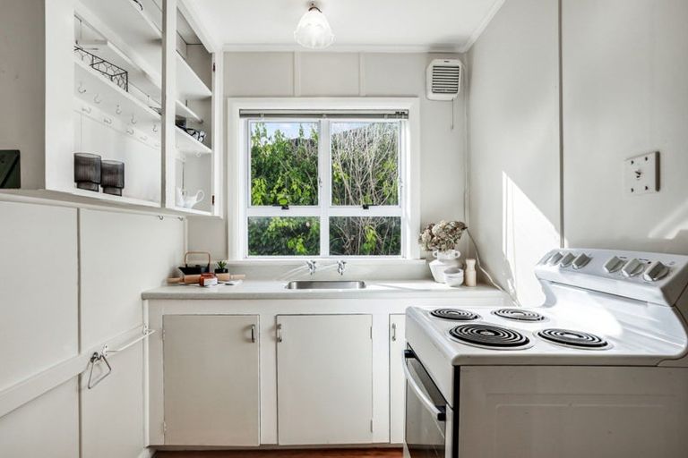 Photo of property in 216 Fox Street, Hamilton East, Hamilton, 3216