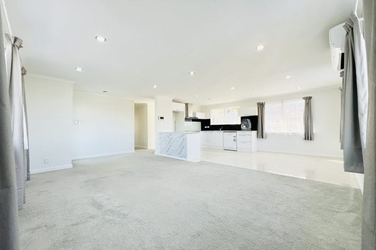 Photo of property in 24 Catkin Crescent, Papatoetoe, Auckland, 2025