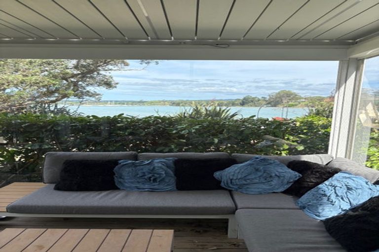 Photo of property in 43a Pohutukawa Avenue, Red Beach, 0932