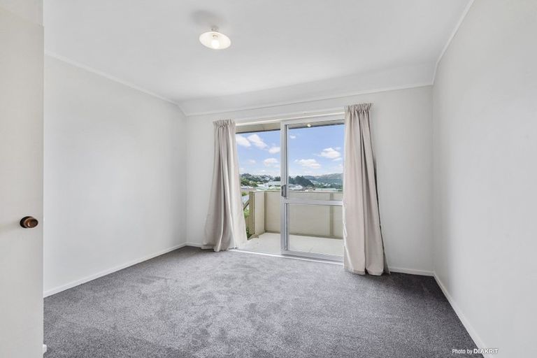 Photo of property in 5 Pimlico Place, Newlands, Wellington, 6037
