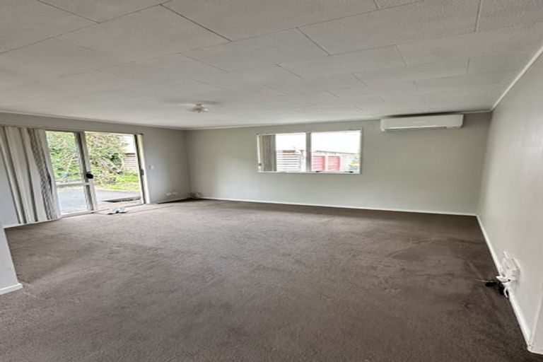 Photo of property in 21 Finn Place, Totara Vale, Auckland, 0629