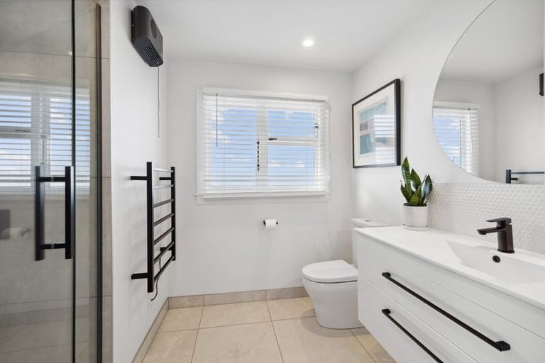 Photo of property in 19 Weston Road, St Albans, Christchurch, 8052