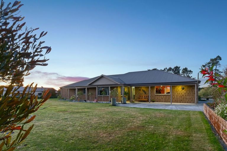 Photo of property in 32 Arthur Road, Paraite, New Plymouth, 4373