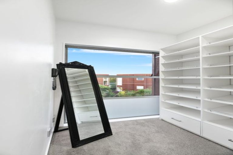 Photo of property in 76g Edmonton Road, Henderson, Auckland, 0612