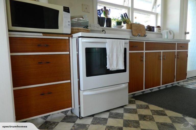 Photo of property in 3 Merritt Way, Newlands, Wellington, 6037