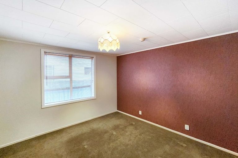 Photo of property in 215 Stokes Valley Road, Stokes Valley, Lower Hutt, 5019
