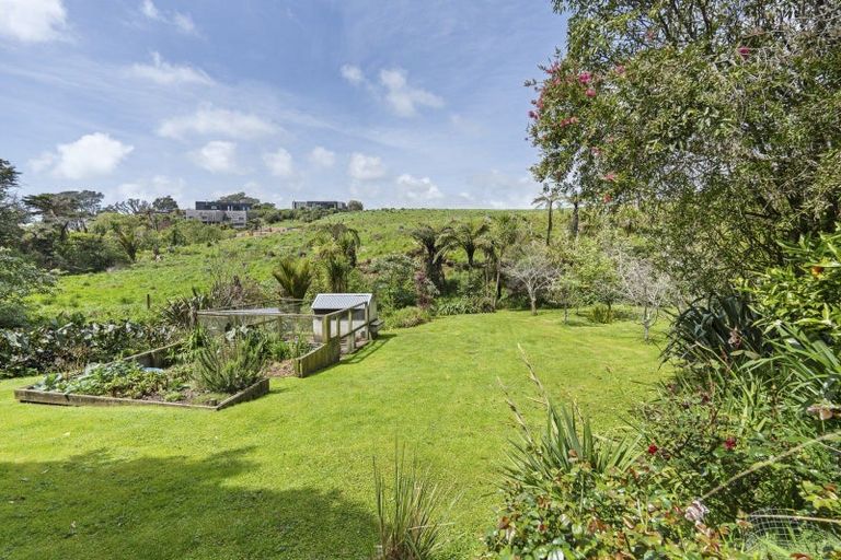 Photo of property in 15 Linda Street, Oakura, 4314