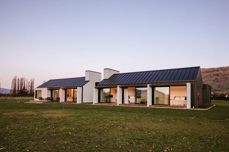 Photo of property in 10 Little Orchard Way, Wanaka, 9382