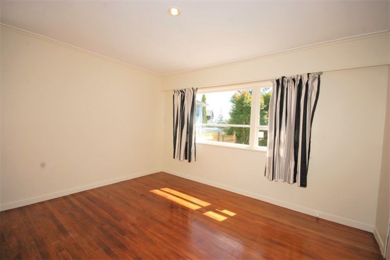 Photo of property in 1 Renata Crescent, Te Atatu Peninsula, Auckland, 0610