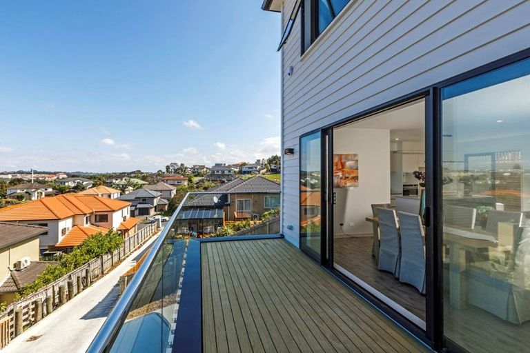 Photo of property in 15a Living Stream Road, Albany Heights, Auckland, 0632