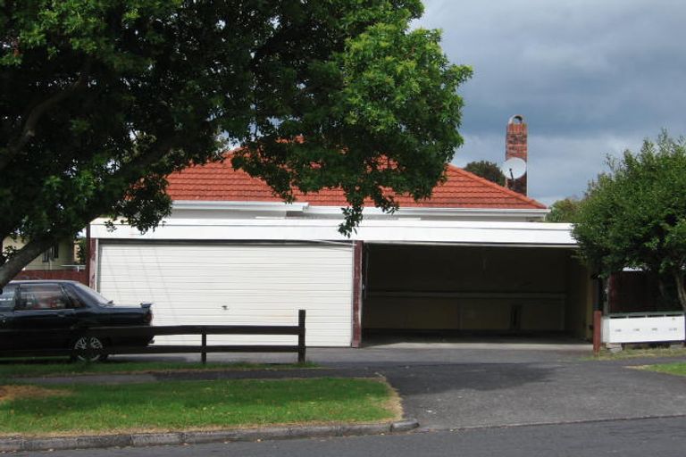 Photo of property in 4/46 Fruitvale Road, New Lynn, Auckland, 0600