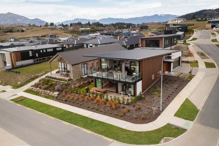 Photo of property in 48 Farrant Drive, Wanaka, 9305
