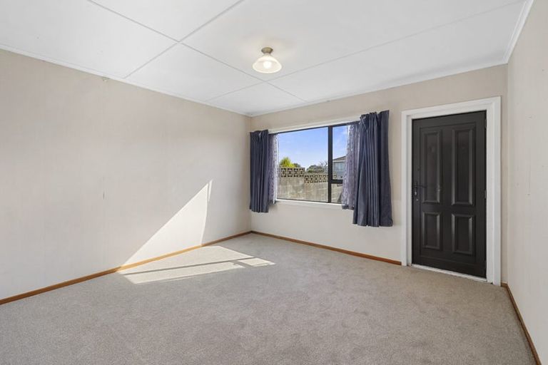 Photo of property in 11 Cumberland Street, Merrilands, New Plymouth, 4312