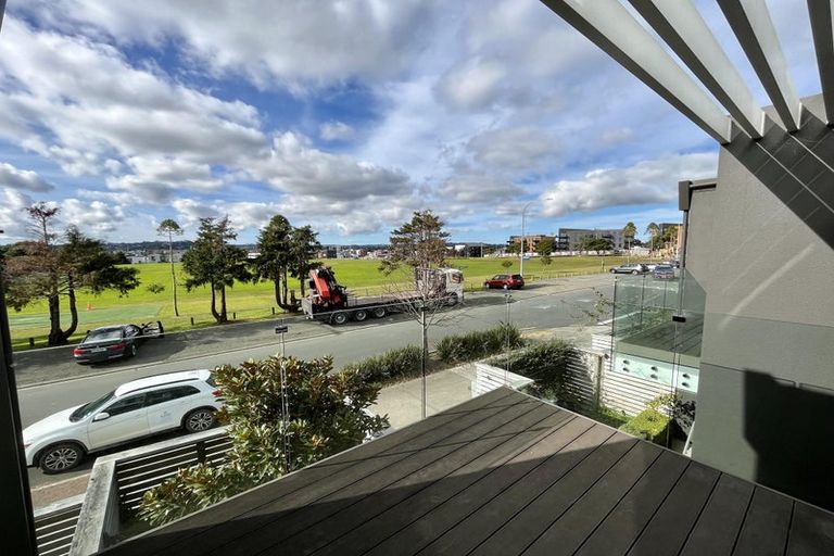Photo of property in 10 Memorial Park Lane, Hobsonville, Auckland, 0618