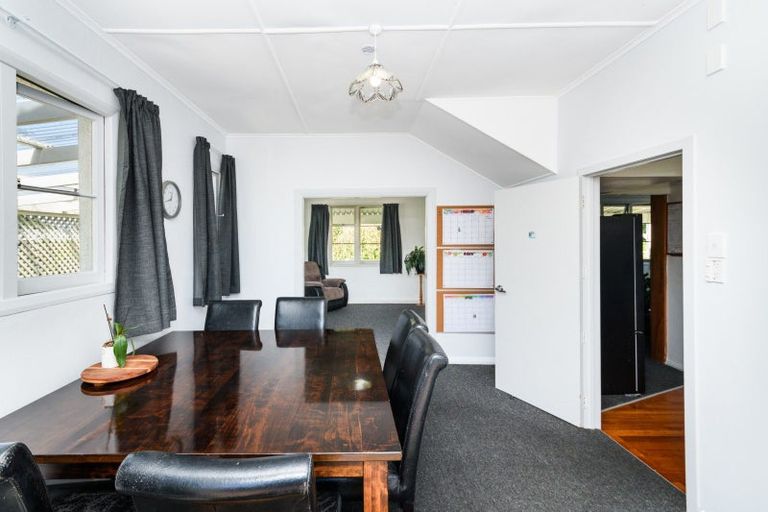 Photo of property in 5 Rangitira Avenue, Palmerston North, 4414