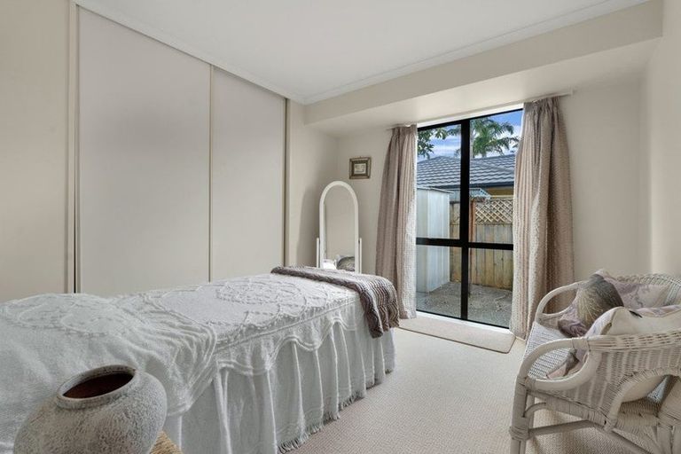 Photo of property in 115 Grovenor Drive, Orewa, 0931