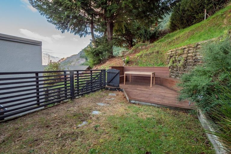 Photo of property in 5b Wye Place, Fernhill, Queenstown, 9300
