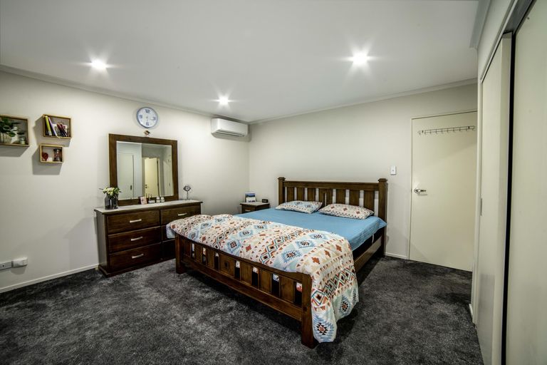Photo of property in 16 Reins Road, Takanini, 2112