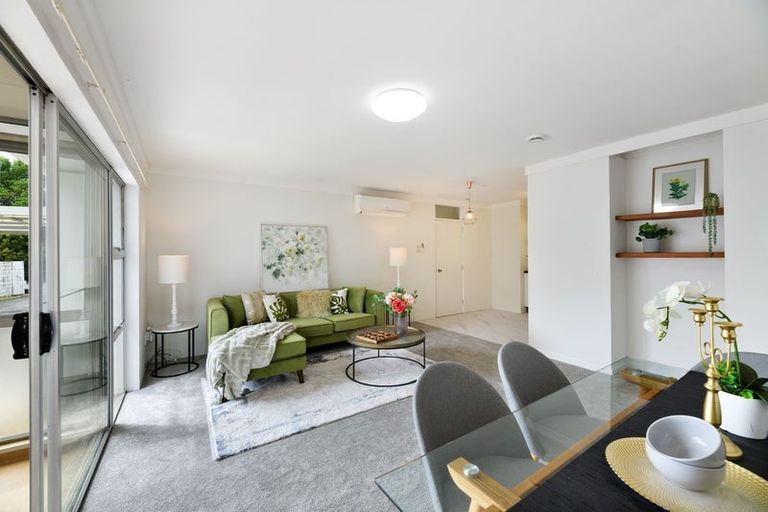 Photo of property in 2/15 Dunraven Place, Torbay, Auckland, 0630