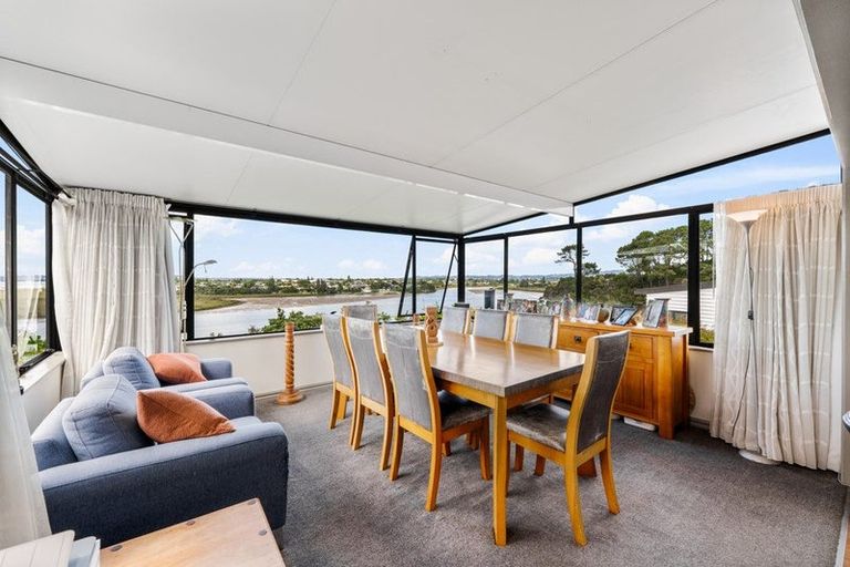 Photo of property in 19 Constable Lane, West Harbour, Auckland, 0618