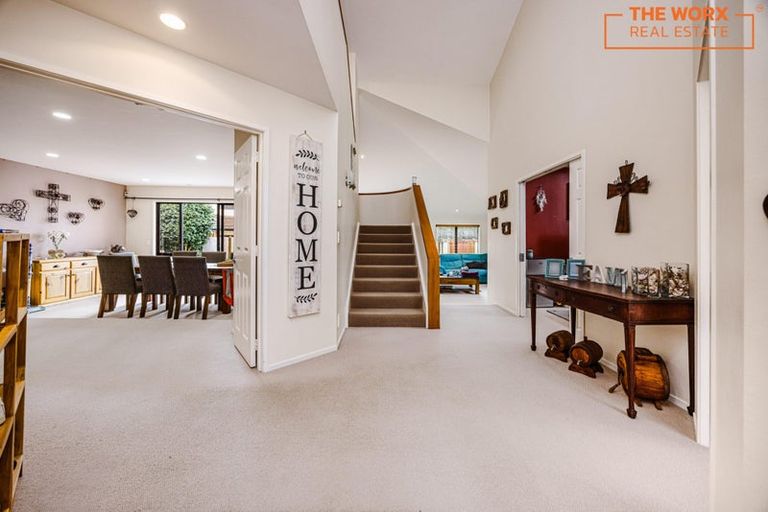Photo of property in 22 Gillard Place, Eastern Beach, Auckland, 2012