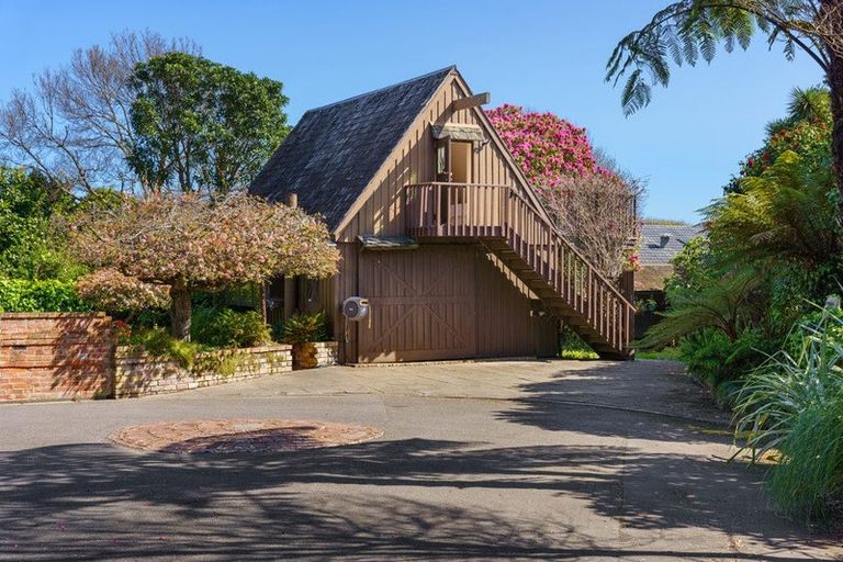 Photo of property in 9 Karaka Grove, Waikanae, 5036